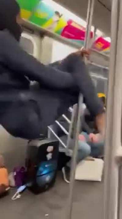 “You guys are about to some wild sh-t in about 5 seconds.”