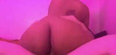Bouncing my huge ass on my boyfriend&rsquo;s BWC - OF : aellamulatto