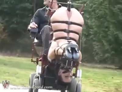 Vay amınakoyim milletin aktiviteye bak. Adam sikişmekten sıkılmış karıyı tekerlekli sandalyeyle bağırta çığırta gezdiriyo