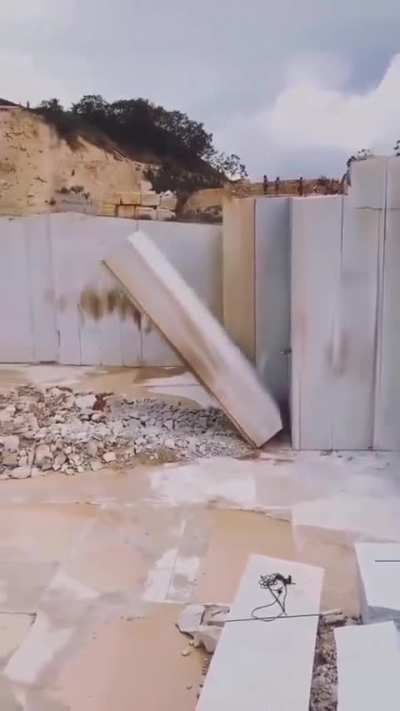 The size of these marble blocks from Sobral, Ceará