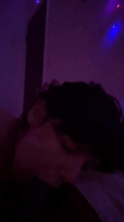 Love how she suck up that BBC 💦👅♠️