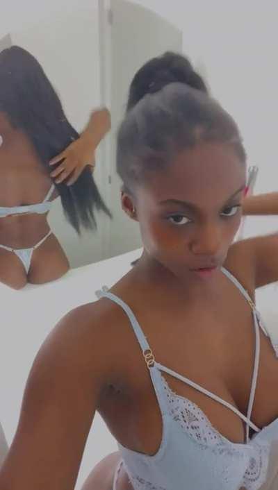 Come help me hold this ass open