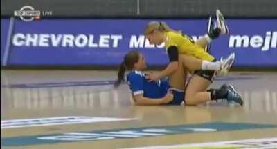 Imagine landing like that in public... Someone took the video so..