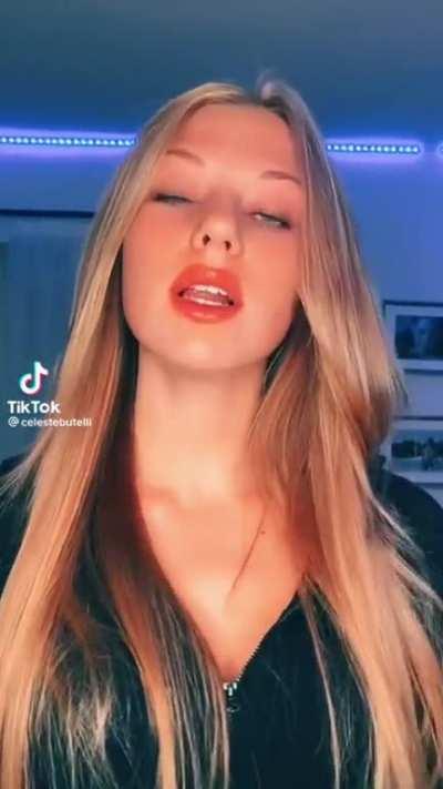 Celeste bustelli tette🍐+culo🍑