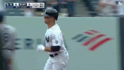 [Highlight] Brett Gardner finds the short porch in right for his first home run of the season, giving the Yankees an early 1-0 lead!
