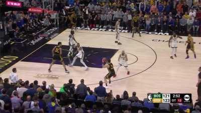 [Highlight] Klay with the assist as he finds Trayce Jackson Davis in the dunker spot for the jam!