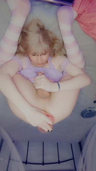 Cum on my face or replace my dildo?