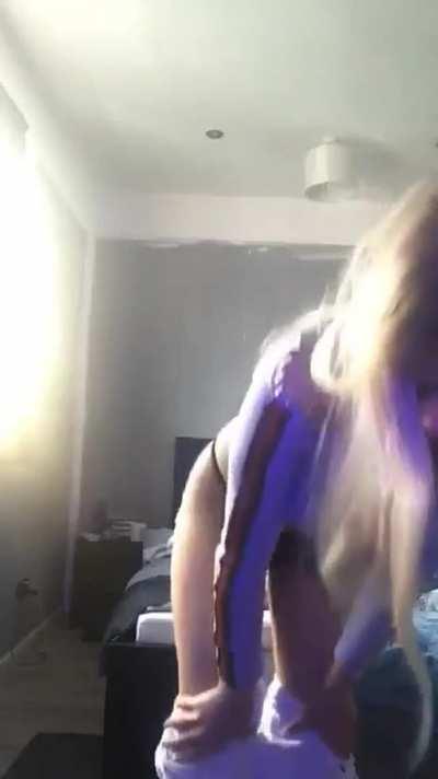 22 [F4M] [ Snapchat ] [loveypoee]Press the up arrow and I'll send an instant nude. Always in the mood for sexting👍