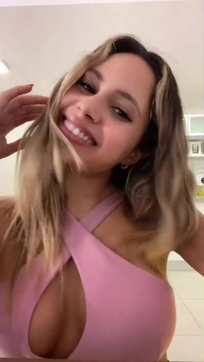 Wanna sit on your face for a few hours… 🍑