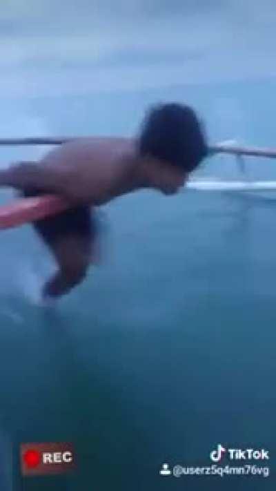 Naruto run using a Bangka.