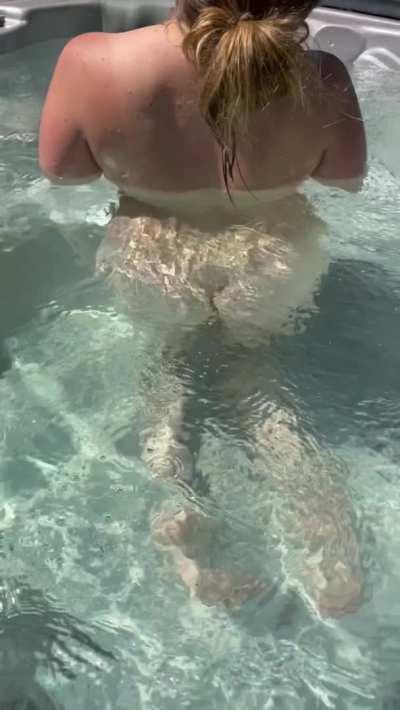 Who wants to join me 💦🥰