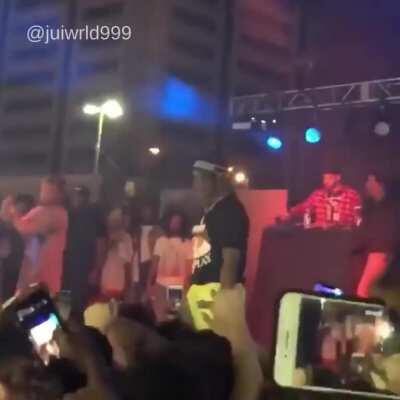 Juice and Ski performing 