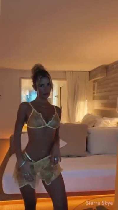 S. I. E. R. R. A. in yellow