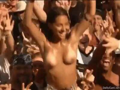 Cute topless girl in crowd at Woodstock 99