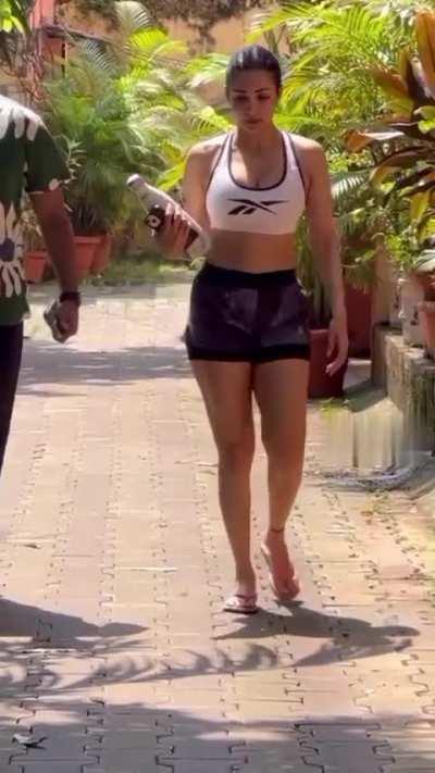 Malaika Arora Outside the Gym in Hot outfit ❤️😘