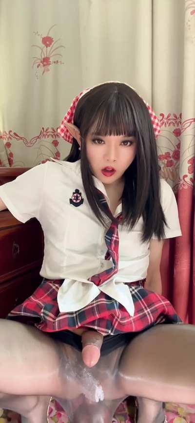 It's especially easy to ejaculate when I'm wearing pantyhose.