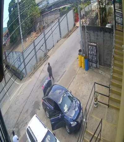 Challenging a car with a machete!