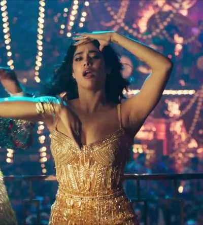 Janhvi Kapoor Sexy Bouncing Titties