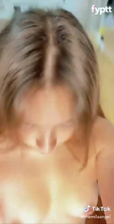 Brunette shows her tits on TikTok with ‘I wanna end me’ challenge