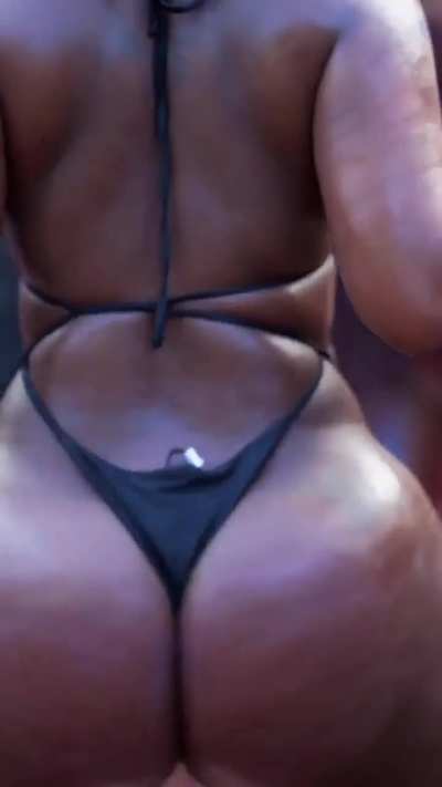 Renee Adjoa (@reneeadjoa)