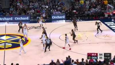 [Highlight] Nikola Jokic shoves Markieff Morris to the ground from behind