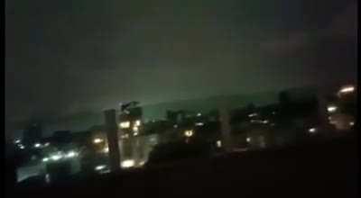 Goku esta peleando en las nubes