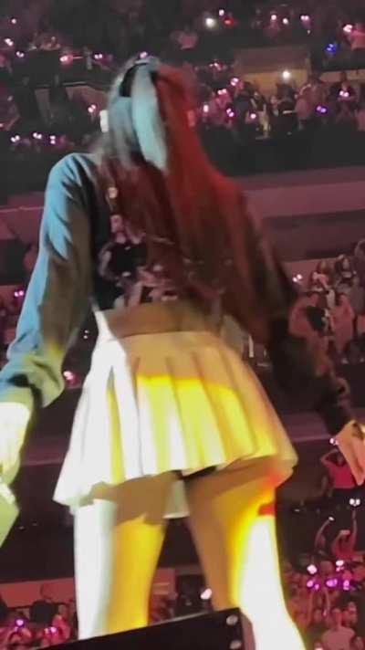 jennie's cake must taste so delicious 😋 💦