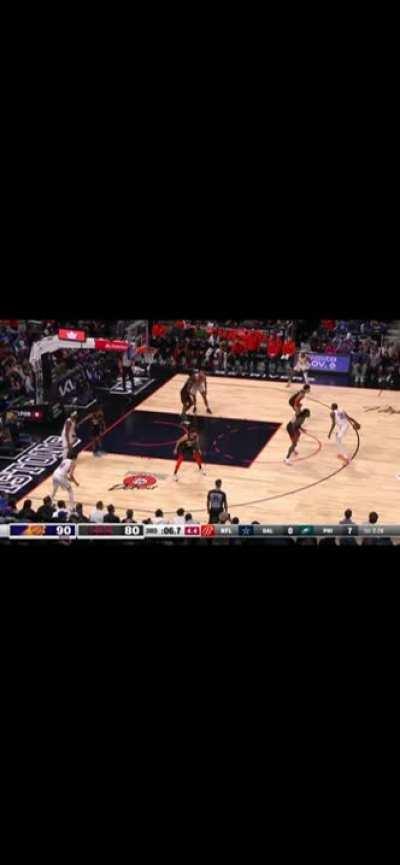 [Highlight] Kevin Durant putting on a master class as he ends the THIRD quarter with 35 points, 4 rebounds, 5 assists, 2 blocks