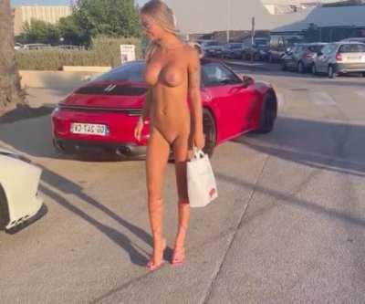 I'd love to know where all my bimbo lovers at