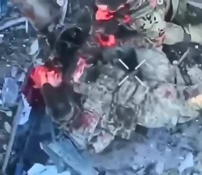 Drone footage of knife fight between a Ukrainian and Russian 