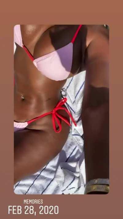 lil reminder about her body abs