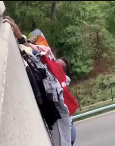 Forever 21 Thief Makes A Painful Getaway Attempt