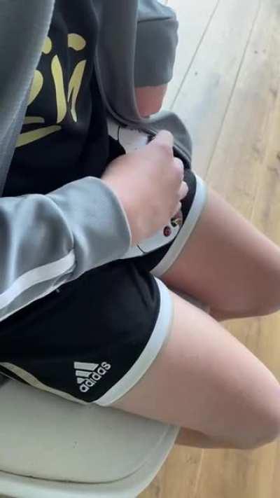 This is my son (11y) playing Fortnite single handed. He was born with spasm and can therefore only use his right hand. I thought you guys appreciate this :).