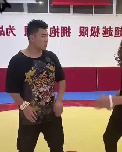 Akon - Smack That Ft. Eminem