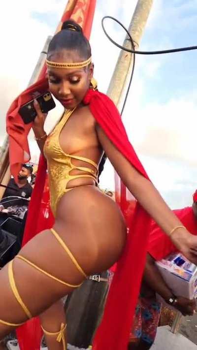 Wine and fling it up 🇹🇹