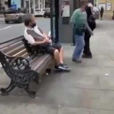 qual a foda negro esta a fazer batuque 🤔