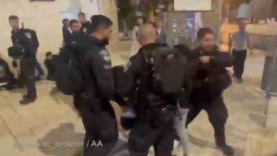 Yet another day of Israeli occupation forces assaulting women in occupied east Jerusalem. 17.5.22