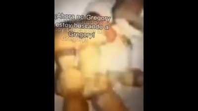 FREDDY BUSCANDO A GREGORY