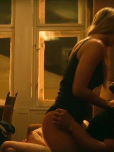 Jennifer lawrence booty in underwear