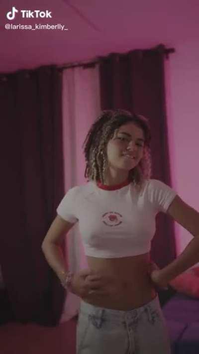 Ay, There's the Rub 🥵 [@larissa_kimberlly]