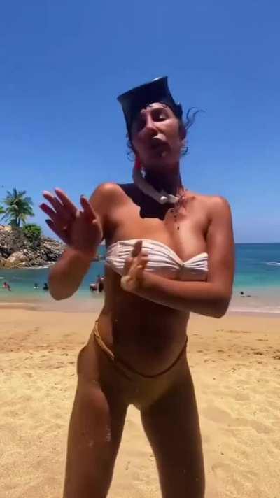 Jackie Cruz needs more love on here