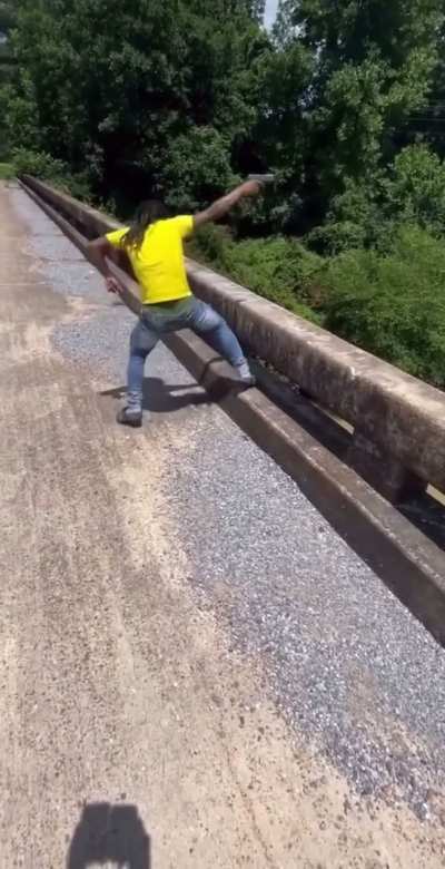 ts on my fyp 😭😭