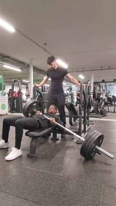 Spotter just watching bro suffer 😭