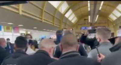 Language Alert 🚨 Lindsey Graham gets confronted at the airport in DC. “All America wants is for you to AUDIT OUR VOTE and purge this election of this massive corruption...and you won’t do it. We’re not letting this slide so expect more of this.”