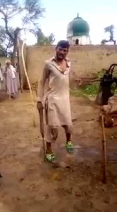 Ab yeh pinky ke tawez ka asar nhi to Kia he. Nwaz sharif yeh video dekh kr ro pade.