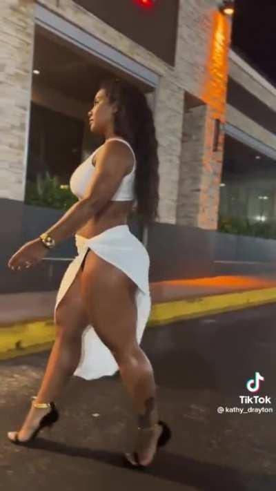 Kathy Drayton (5’4) Lawd have mercy.