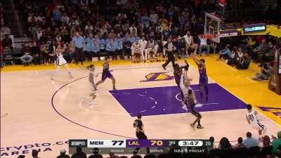 [Highlight] Santi Aldama throws the behind the back pass to absolutely no one