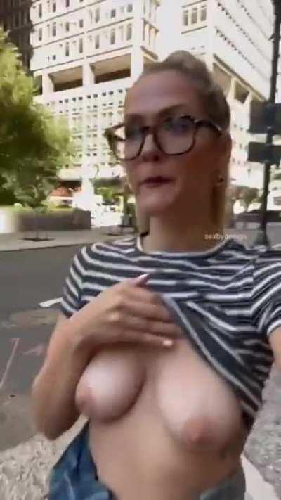 The girls needed some fresh air.. [GIF]