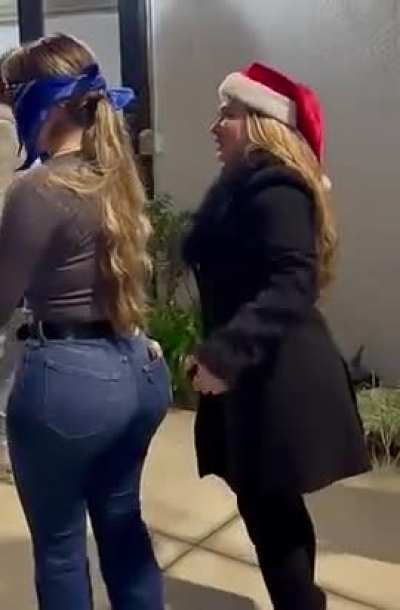 Her sister’s 🍑 got bigger