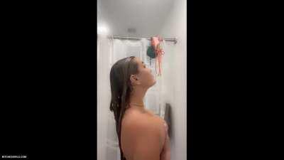 breckie hill shower video